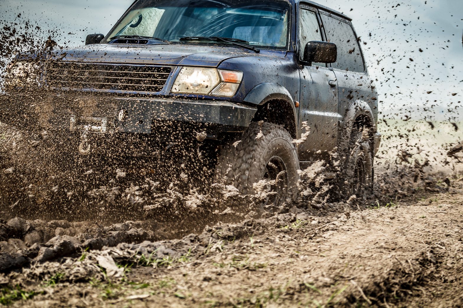 Off road Warszawa – gdzie w pobliżu stolicy spróbujesz swoich sił w jeździe terenowej?