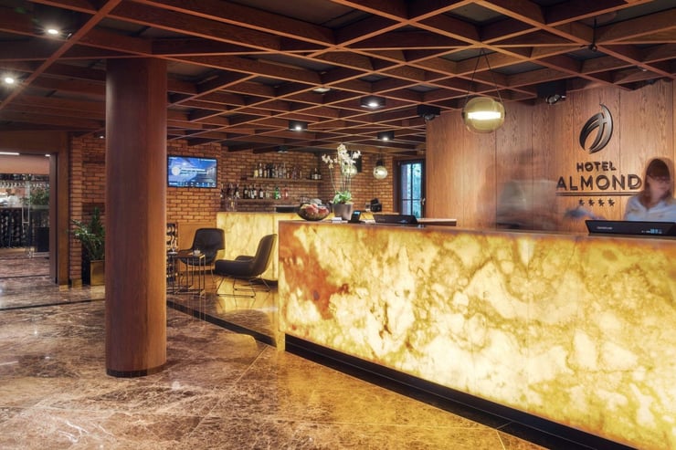 Recepcja hotel almond