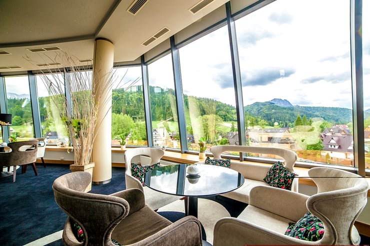 przeszklona restauracja