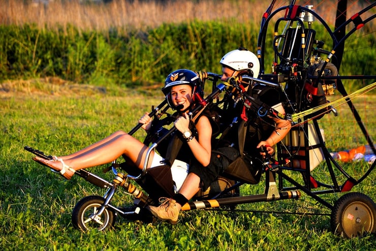 dwuosobowy wózek motoparalotni do lotów w tandemie