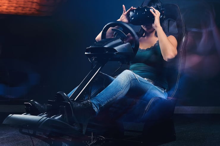 kobieta podczas seansu w Studio VR
